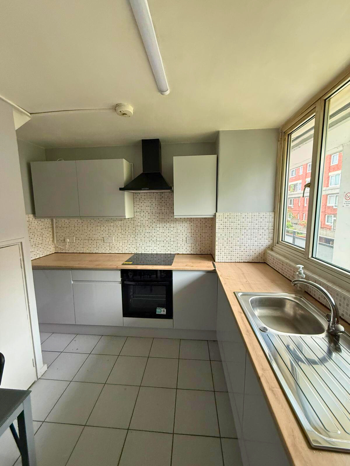 Single Room Available – E14 0AP